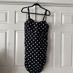 Old Navy Plus Size 3X One Piece Swimsuit Black White Floral Ruched Tummy Control